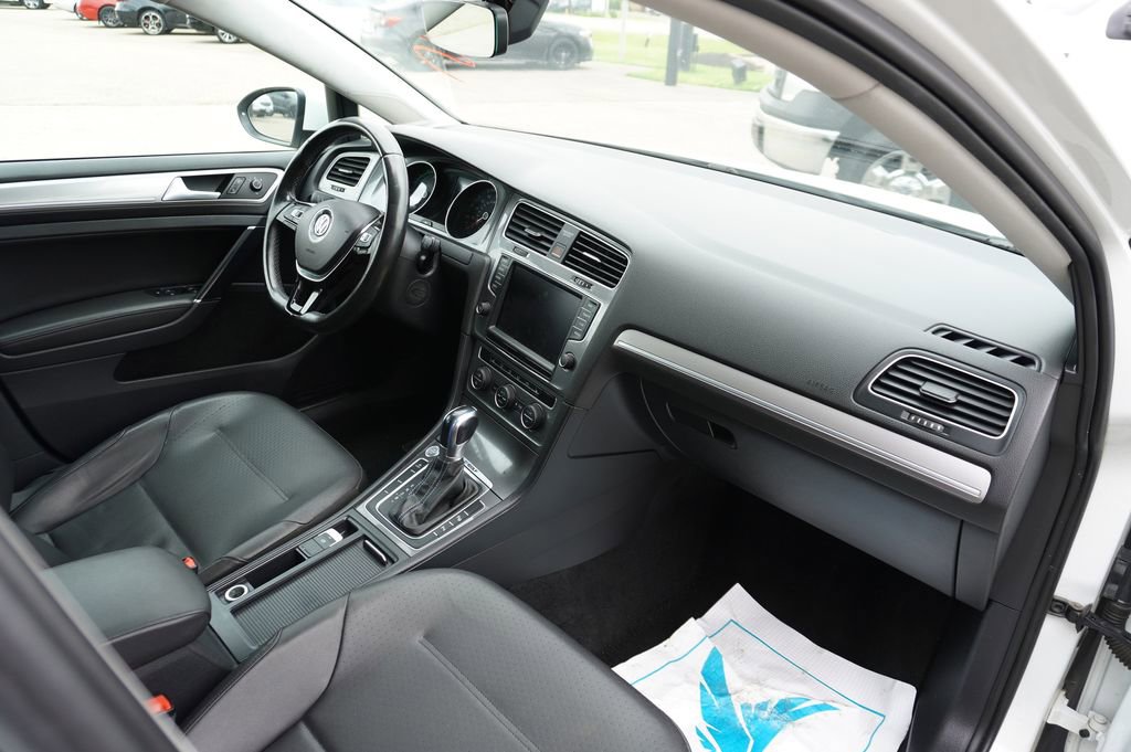 Used 2016 Volkswagen e-Golf SEL Premium w/ Driver Assistance Package FWD image 8