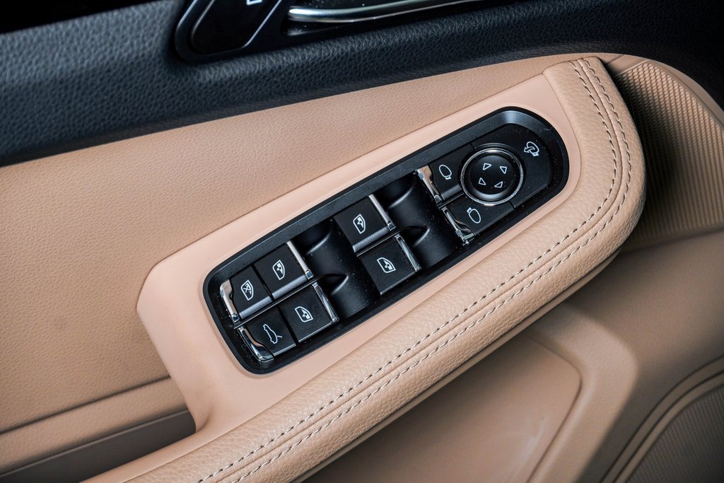 Certified 2025 Porsche Macan image 26