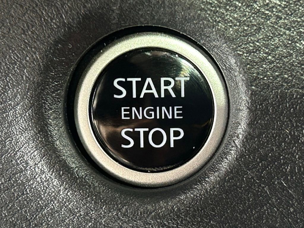 Used 2025 Nissan Frontier PRO-4X image 25