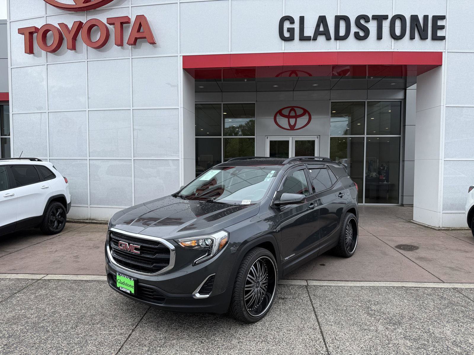 Used 2020 GMC Terrain SLE w/ Driver Convenience Package FWD image 1