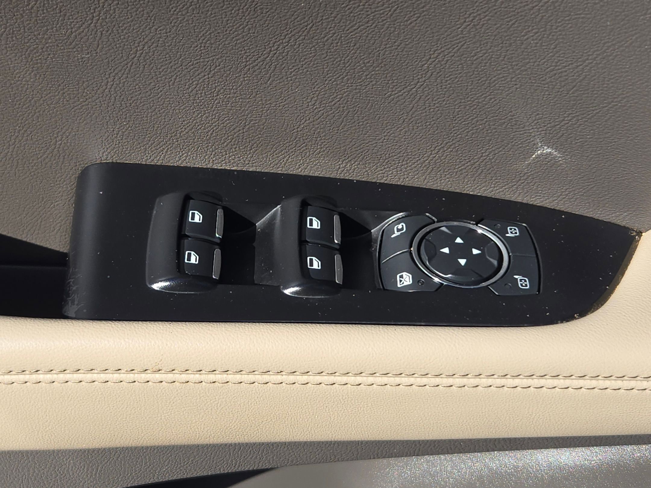 Used 2022 Lincoln Nautilus FWD w/ Premium Package image 12