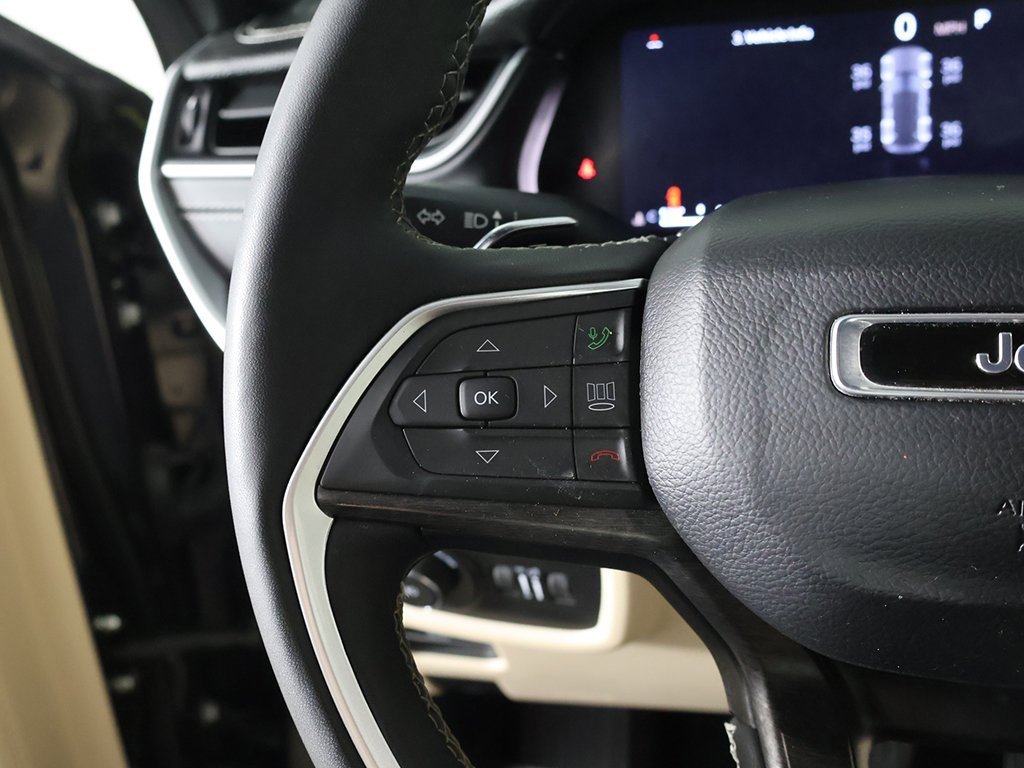 Used 2024 Jeep Grand Cherokee Limited image 40