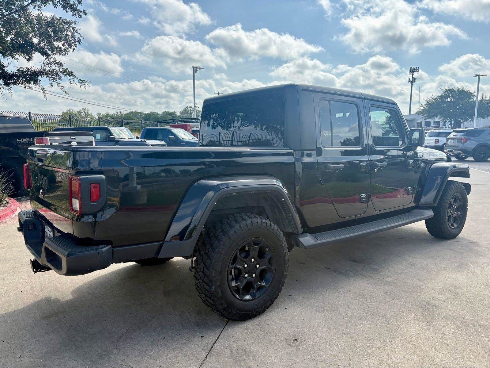 Used 2023 Jeep Gladiator Sport AWD/4WD image 3