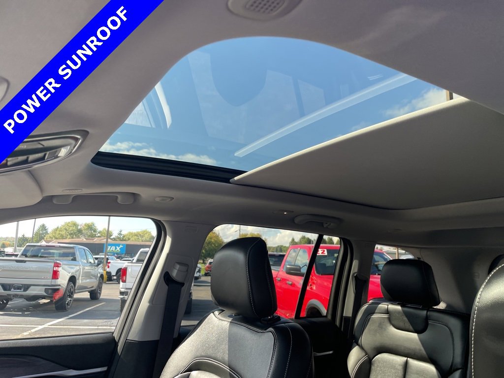 Used 2023 Jeep Grand Cherokee Limited image 3