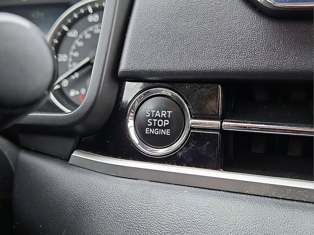 Used 2023 Mitsubishi Outlander SE image 29