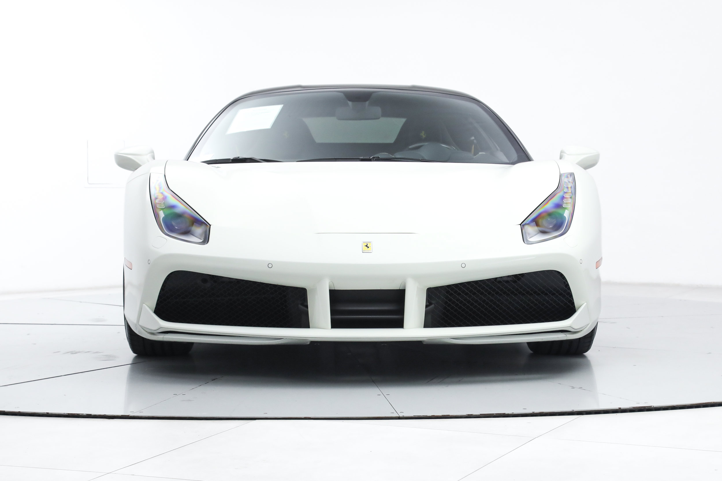 Used 2017 Ferrari 488 GTB RWD image 11
