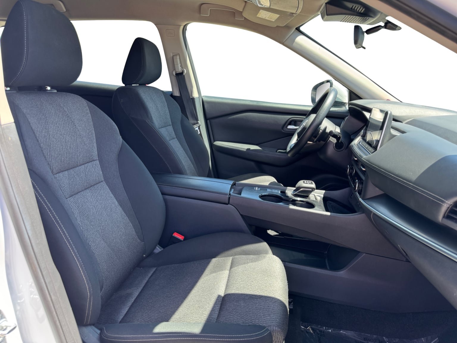 Used 2024 Nissan Rogue SV FWD image 17