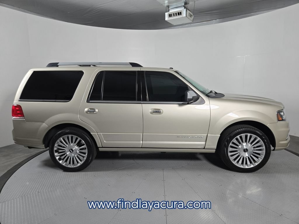 Used 2017 Lincoln Navigator Select RWD image 10