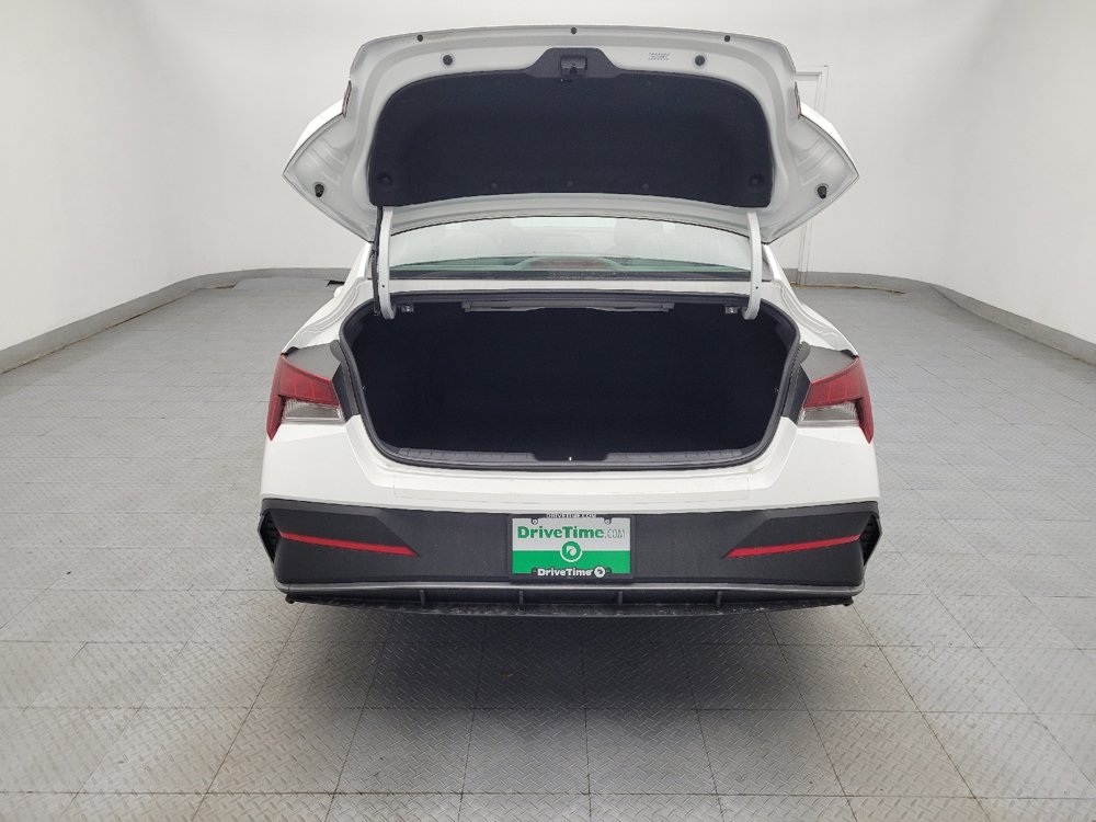 Used 2025 Hyundai Elantra SE image 29