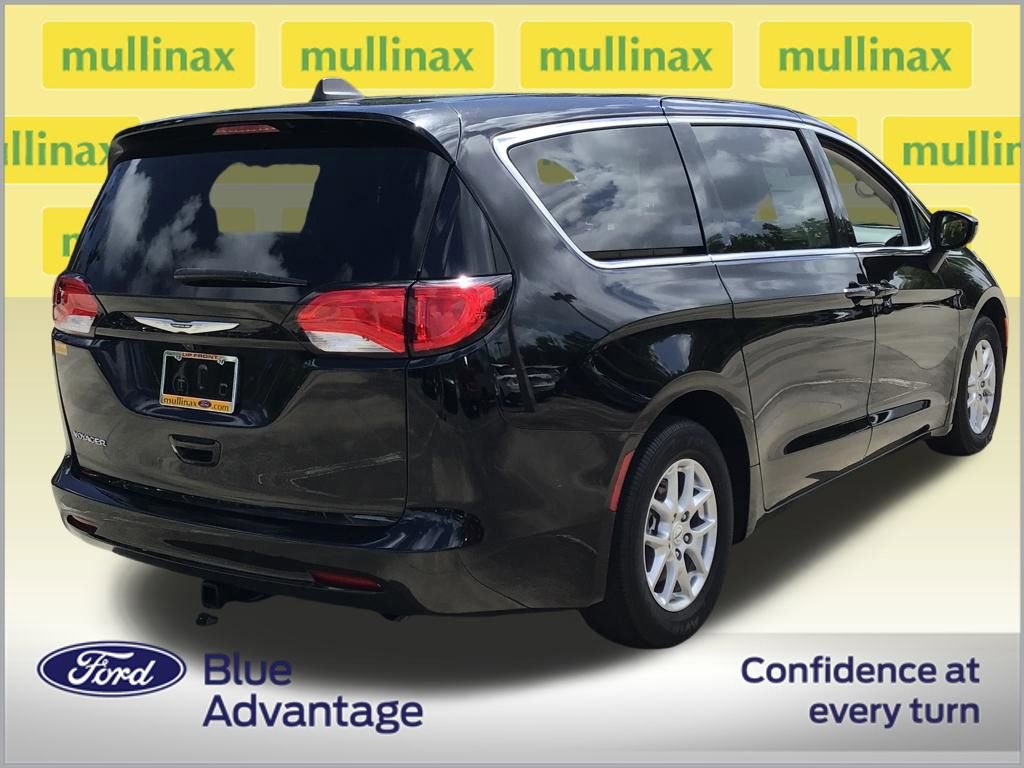 Used 2024 Chrysler Voyager LX FWD image 4
