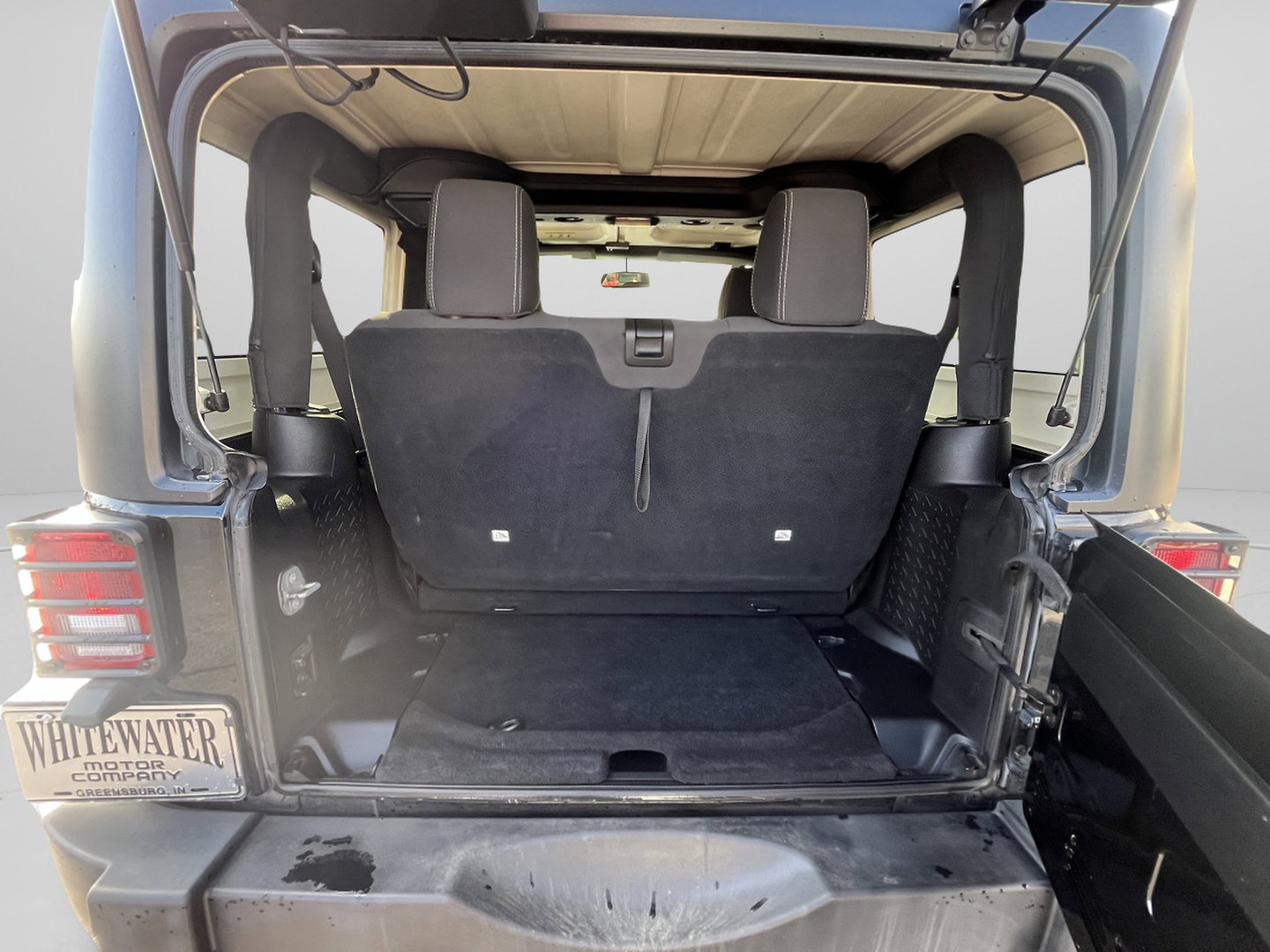 Used 2016 Jeep Wrangler Rubicon w/ Power Convenience Group AWD/4WD image 11