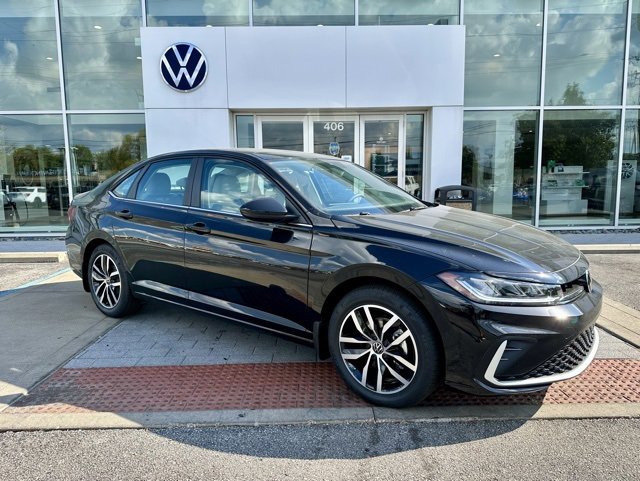 New 2026 Volkswagen Jetta SE image 1