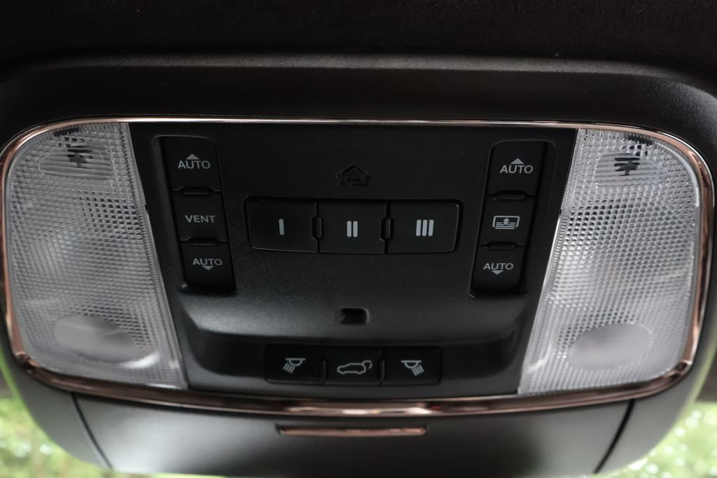 Used 2018 Jeep Grand Cherokee Summit w/ Platinum Series Group AWD/4WD image 26