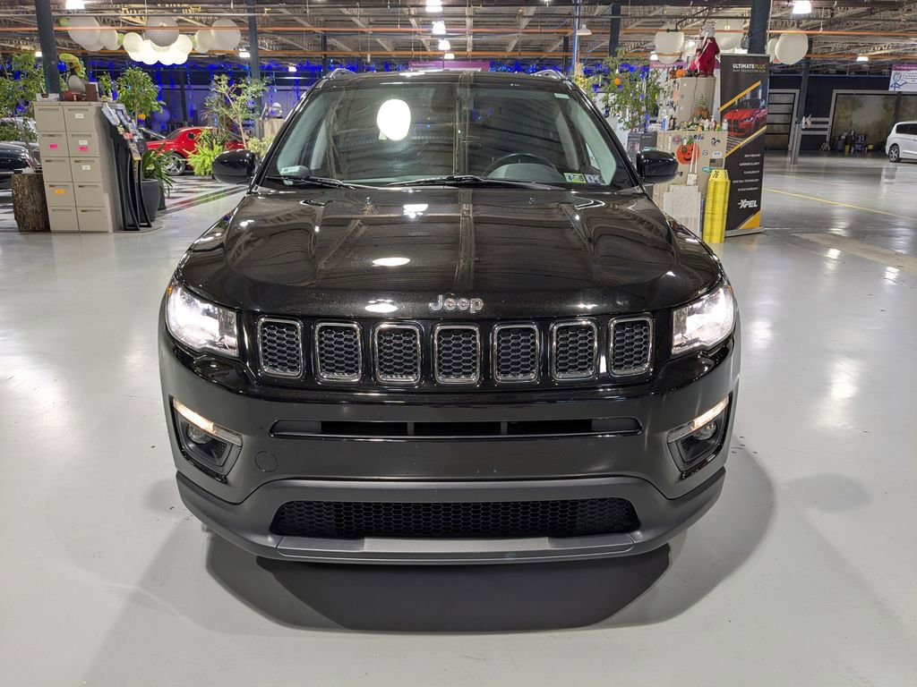 Used 2018 Jeep Compass Latitude w/ Popular Equipment Group AWD/4WD image 3