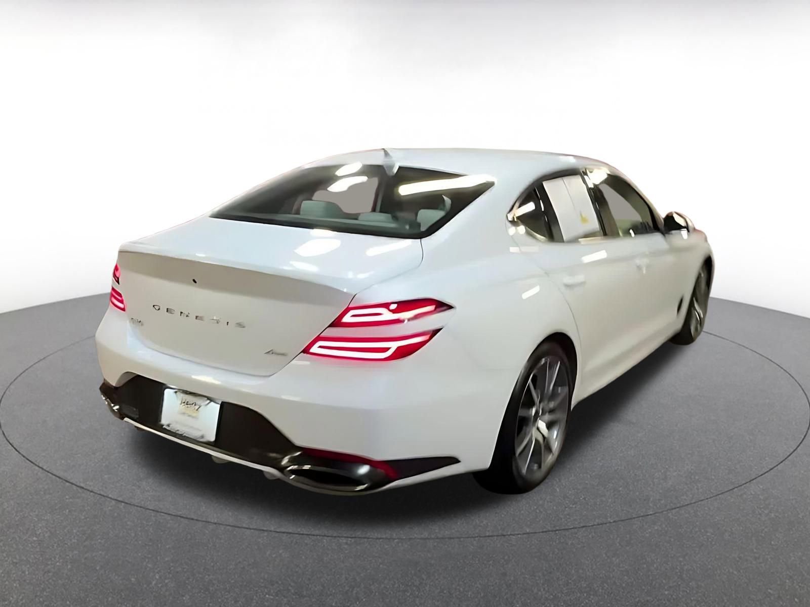 Used 2025 Genesis G70 2.5T image 15