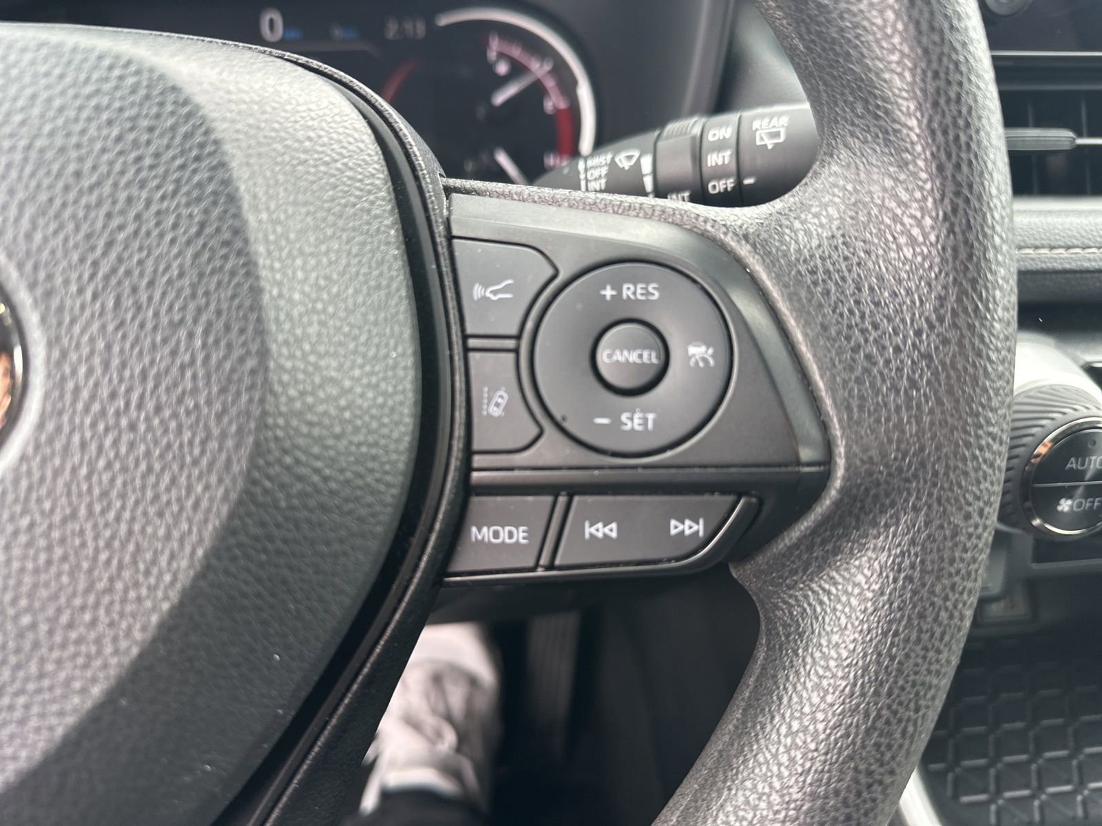 Certified 2025 Toyota RAV4 XLE AWD/4WD image 9