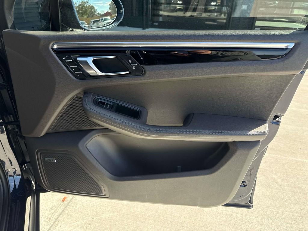 Certified 2023 Porsche Macan Turbo image 20