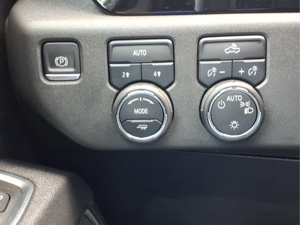 Used 2025 Chevrolet Silverado 1500 LT AWD/4WD image 22