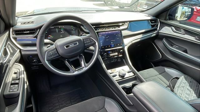 Used 2023 Jeep Grand Cherokee Trailhawk image 16