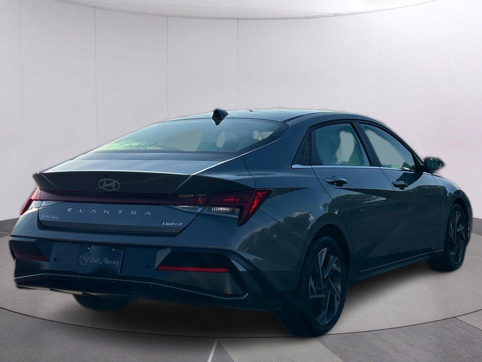 Used 2024 Hyundai Elantra Limited FWD image 7