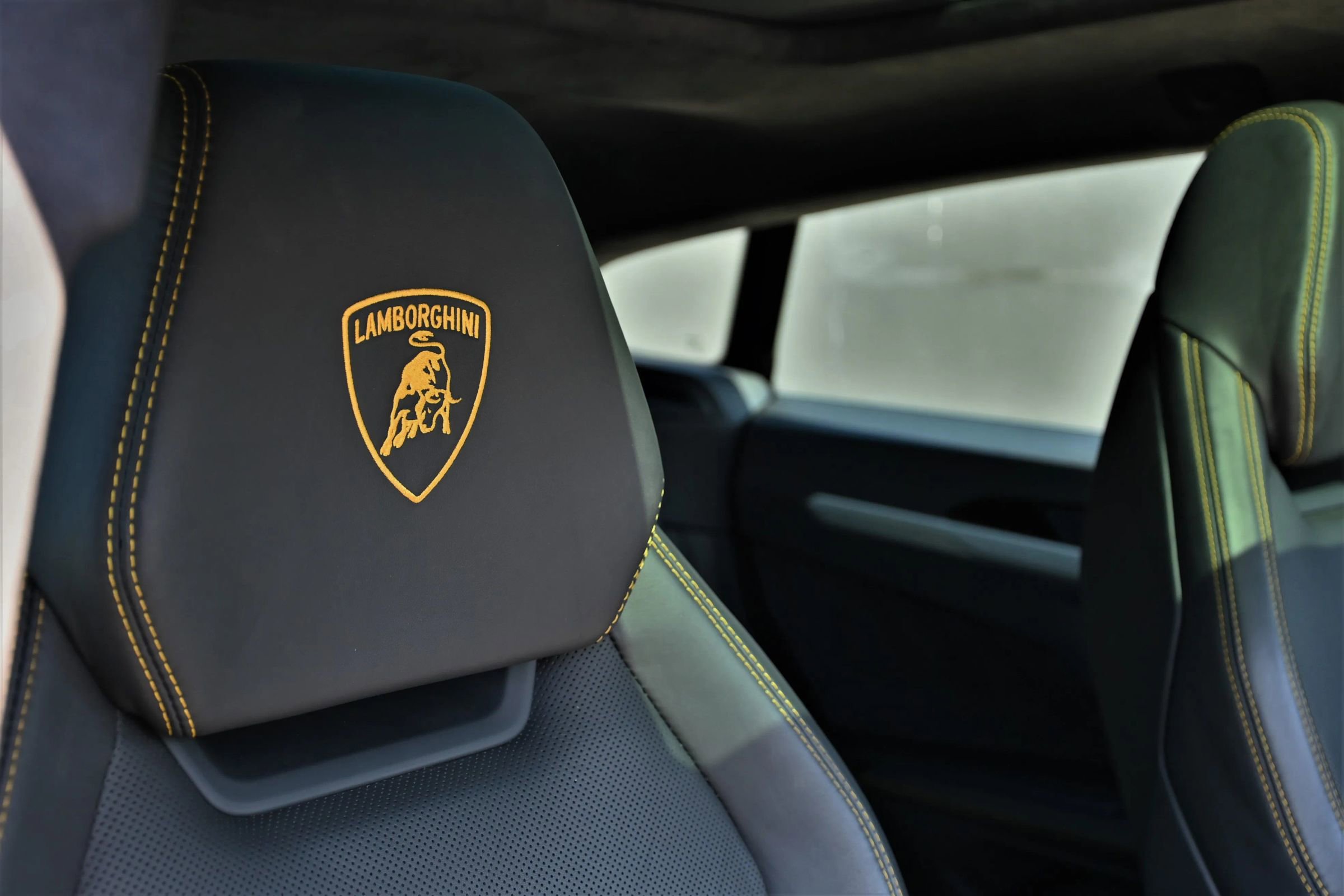 Used 2020 Lamborghini Urus AWD/4WD image 17