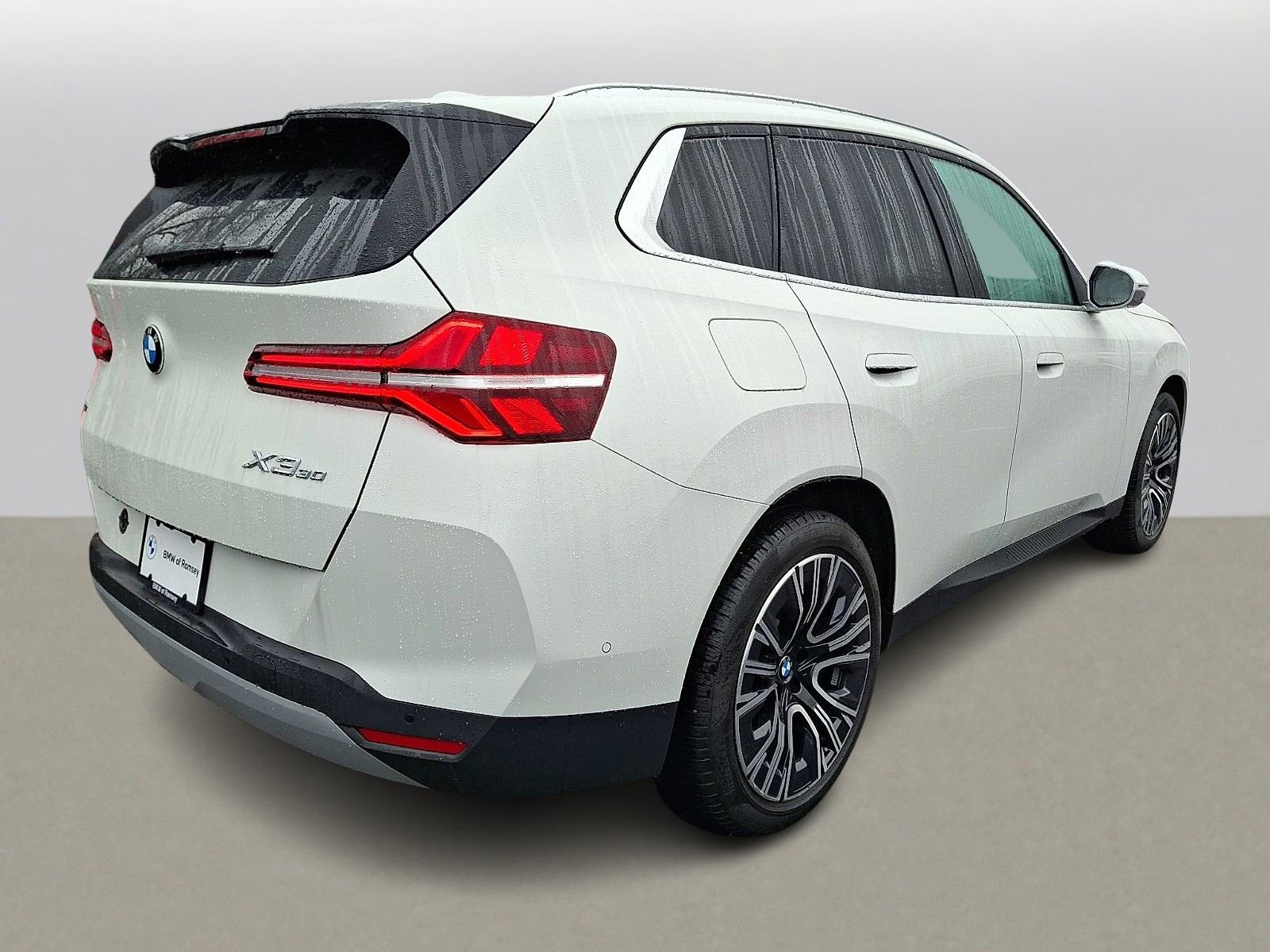 Used 2025 BMW X3 xDrive30i w/ Premium Package image 3