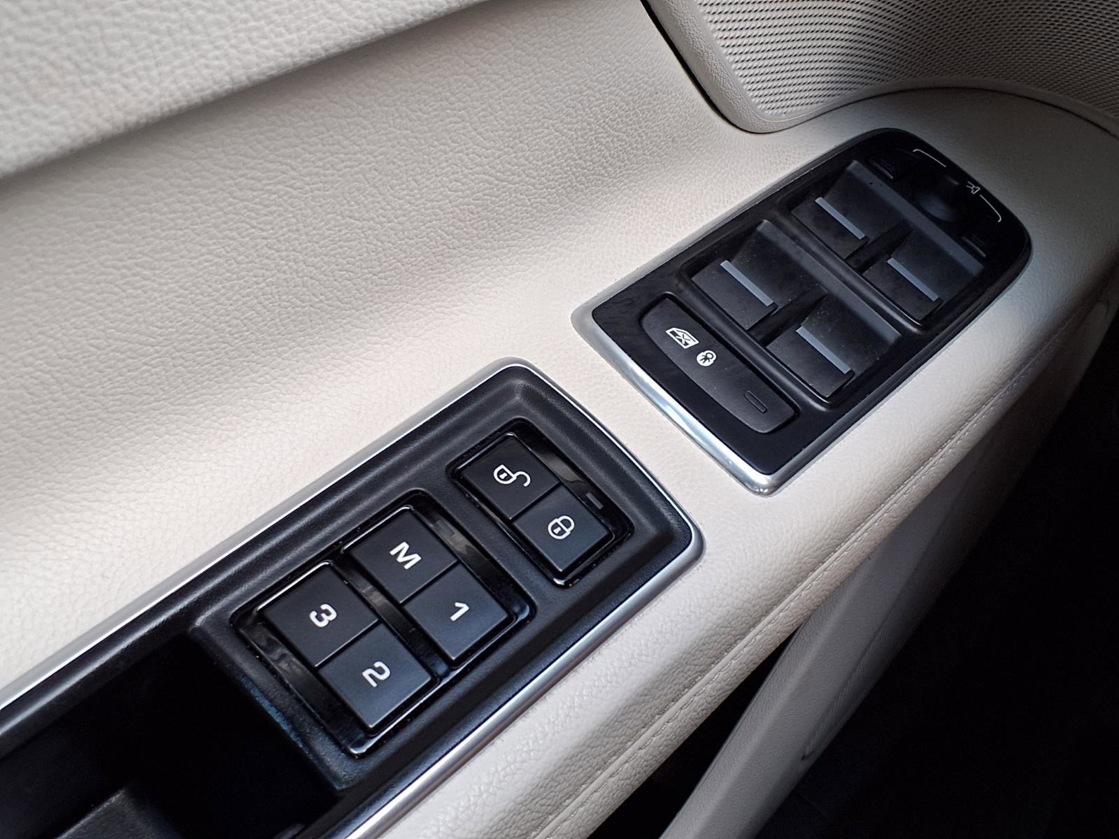 Used 2016 Jaguar XF Prestige image 10