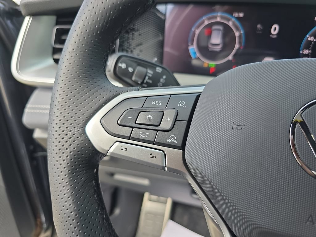 New 2026 Volkswagen Tiguan SE R-Line FWD image 14