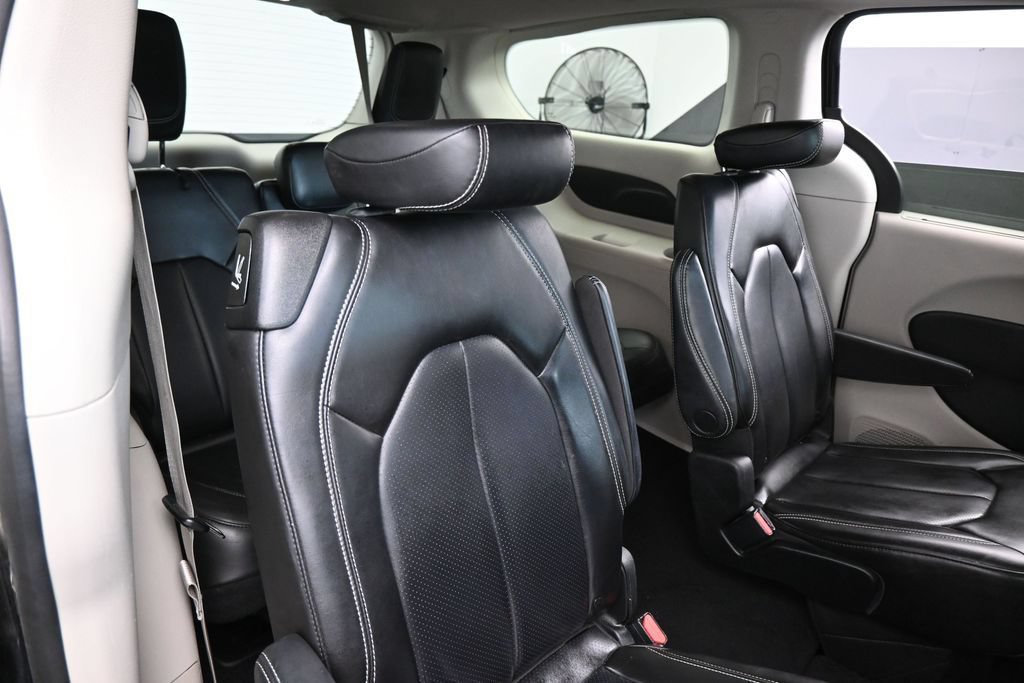 Used 2023 Chrysler Pacifica Touring-L FWD image 38