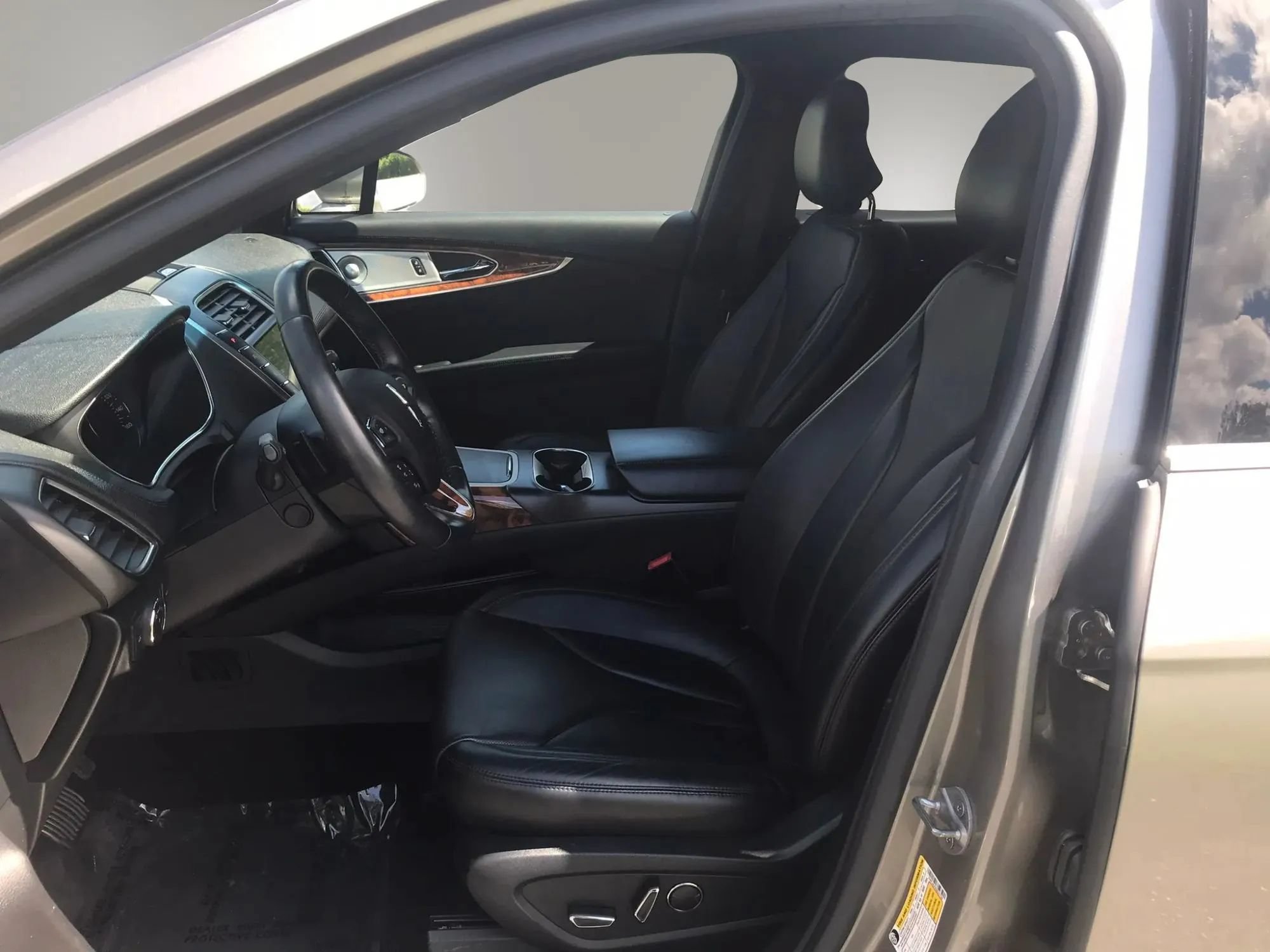 Used 2016 Lincoln MKX Reserve w/ Luxury Package AWD/4WD image 2