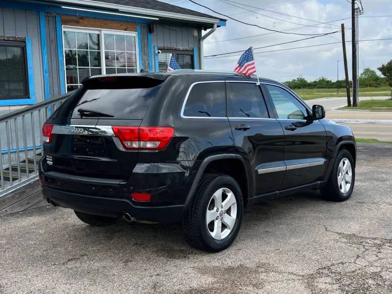 Used 2012 Jeep Grand Cherokee Laredo AWD/4WD image 6