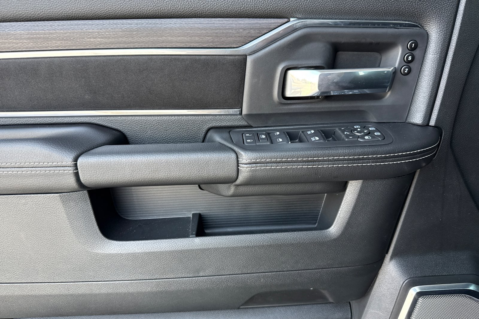 New 2026 RAM 3500 Laramie AWD/4WD image 12