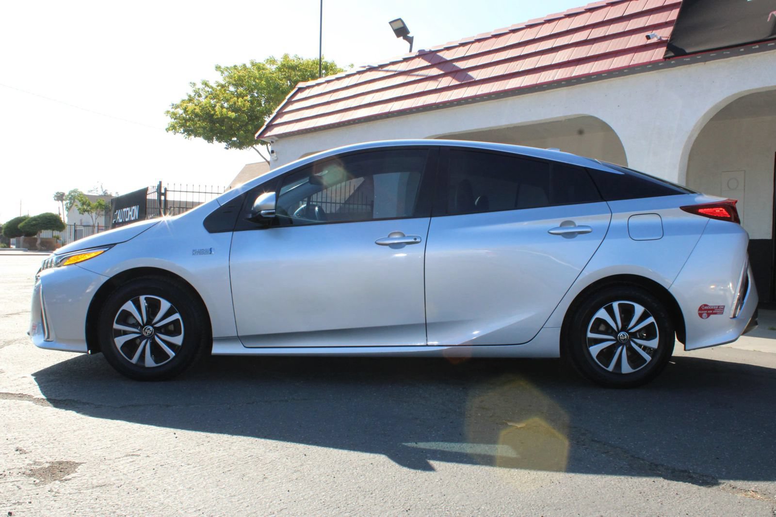 Used 2017 Toyota Prius Prime Premium w/ Preferred Accessory Package FWD image 39