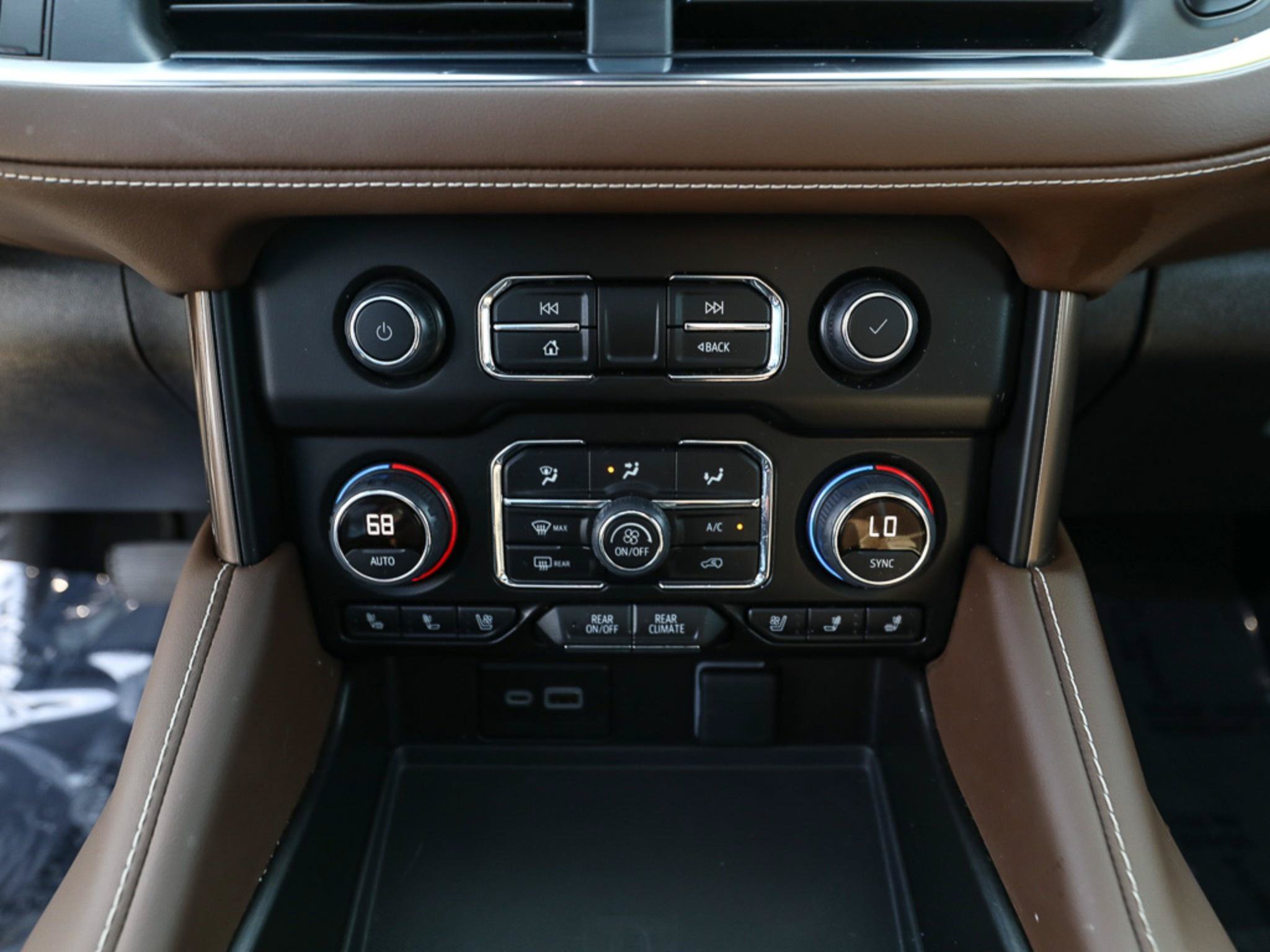 Used 2024 Chevrolet Tahoe High Country AWD/4WD image 19