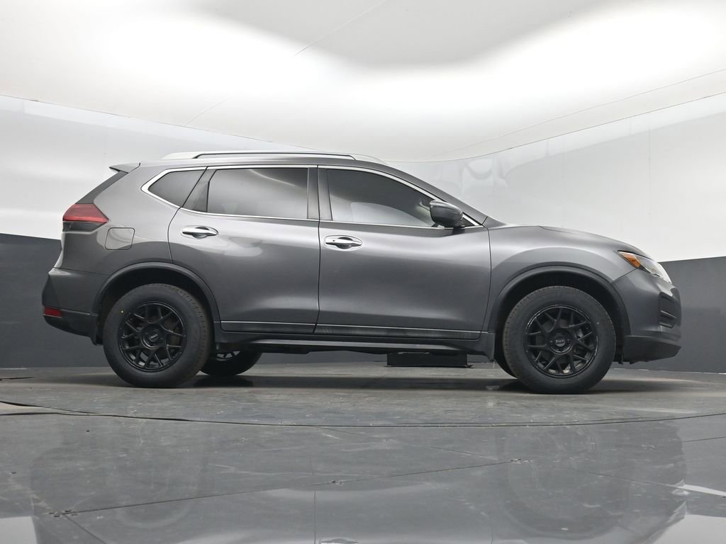 Used 2018 Nissan Rogue SV image 16