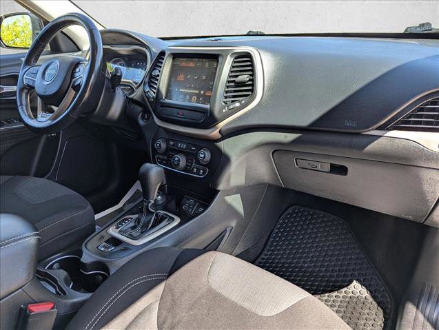 Used 2015 Jeep Cherokee Latitude w/ Comfort/Convenience Group image 22