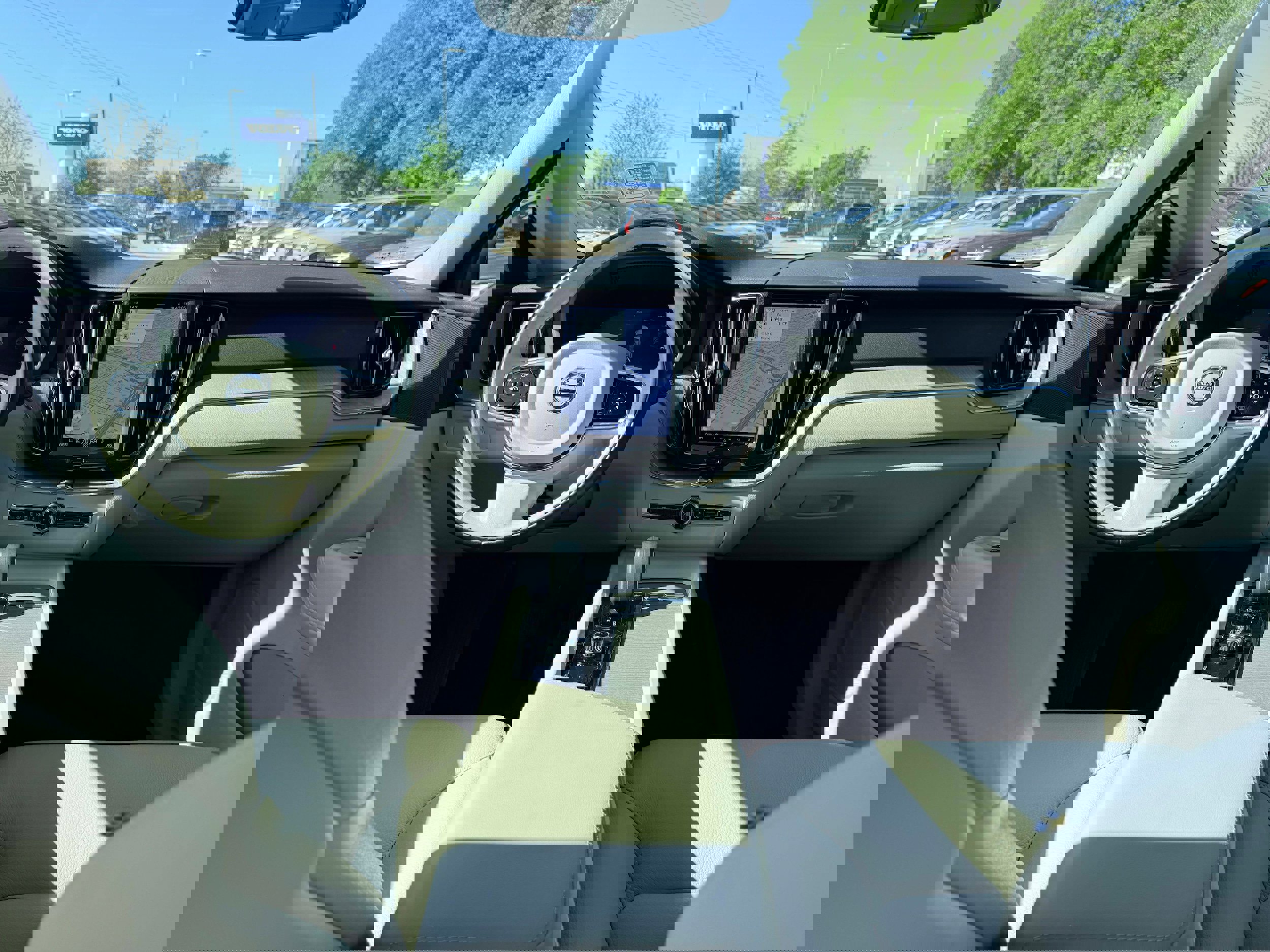 Certified 2023 Volvo XC60 B5 Plus w/ Climate Package image 14