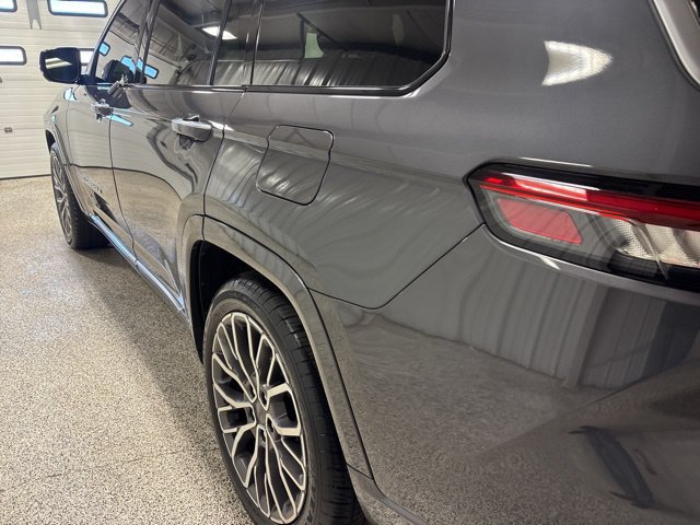 Used 2024 Jeep Grand Cherokee L Summit AWD/4WD image 10