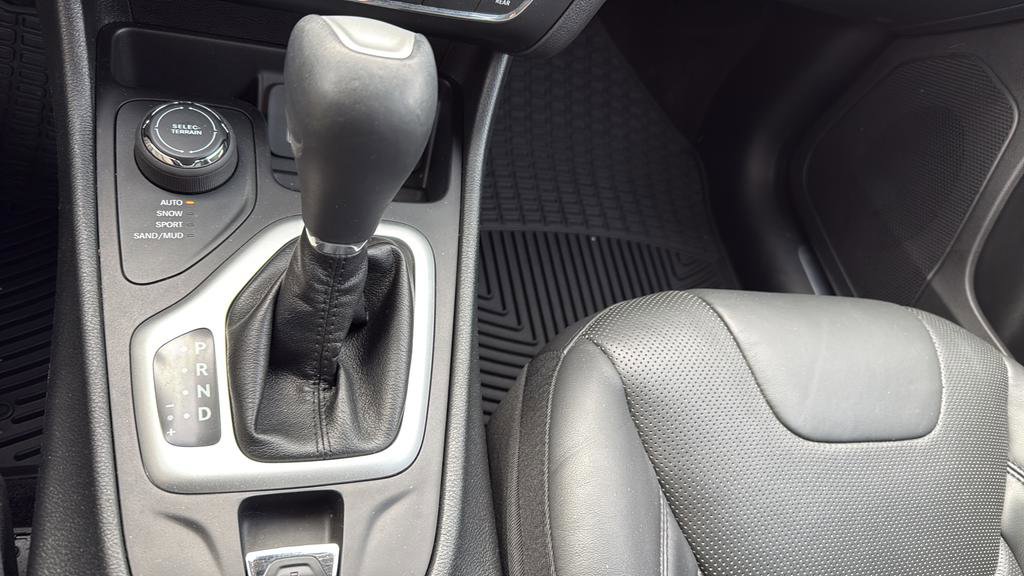 Used 2018 Jeep Cherokee Overland w/ Technology Group image 25