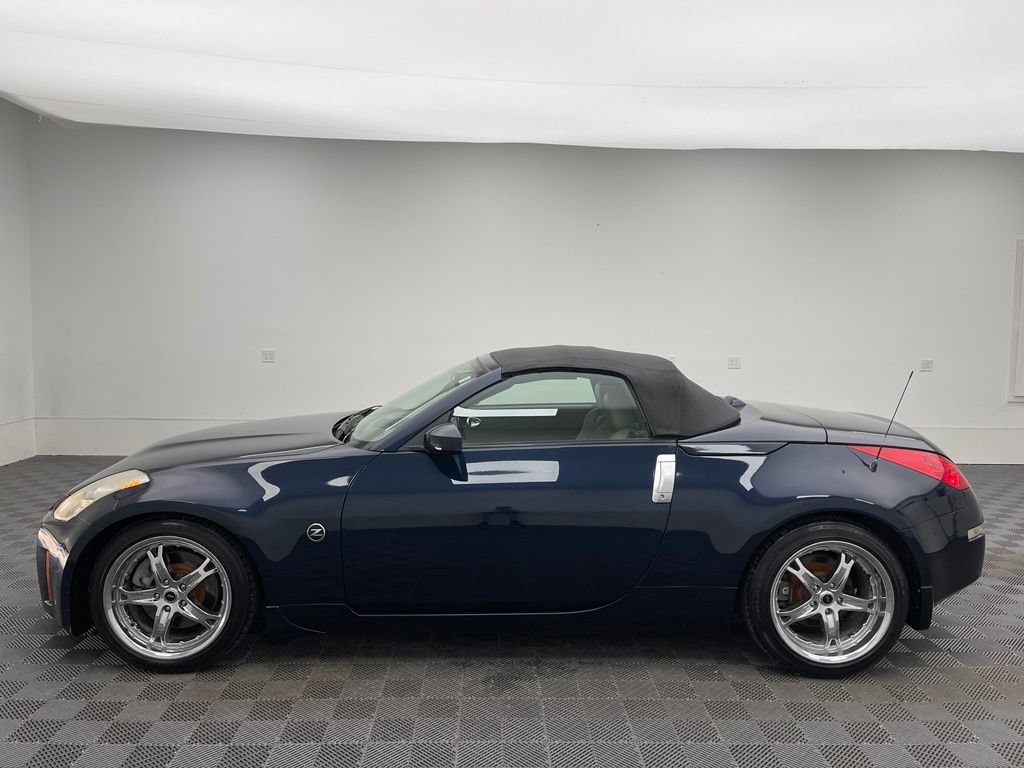 Used 2007 Nissan 350Z Touring RWD image 11