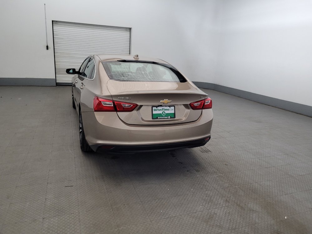 Used 2018 Chevrolet Malibu LT w/ Leather Package FWD image 6