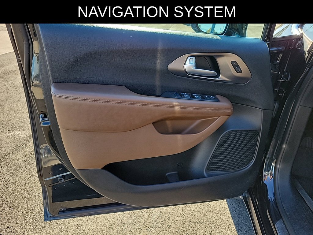 Used 2017 Chrysler Pacifica Limited w/ UConnect Theater Package FWD image 20