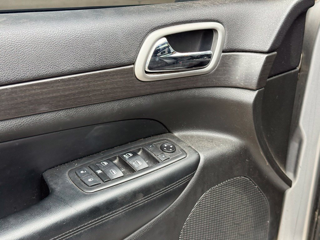 Used 2018 Jeep Grand Cherokee Altitude AWD/4WD image 11