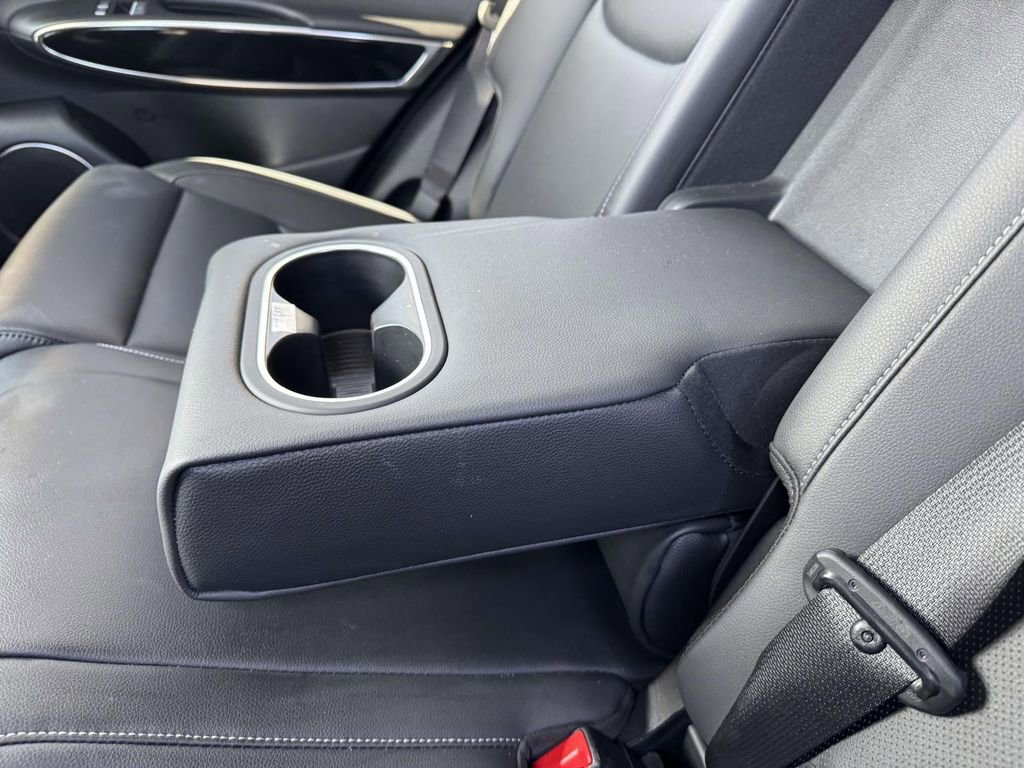 Certified 2025 Genesis GV70 2.5T AWD/4WD image 9