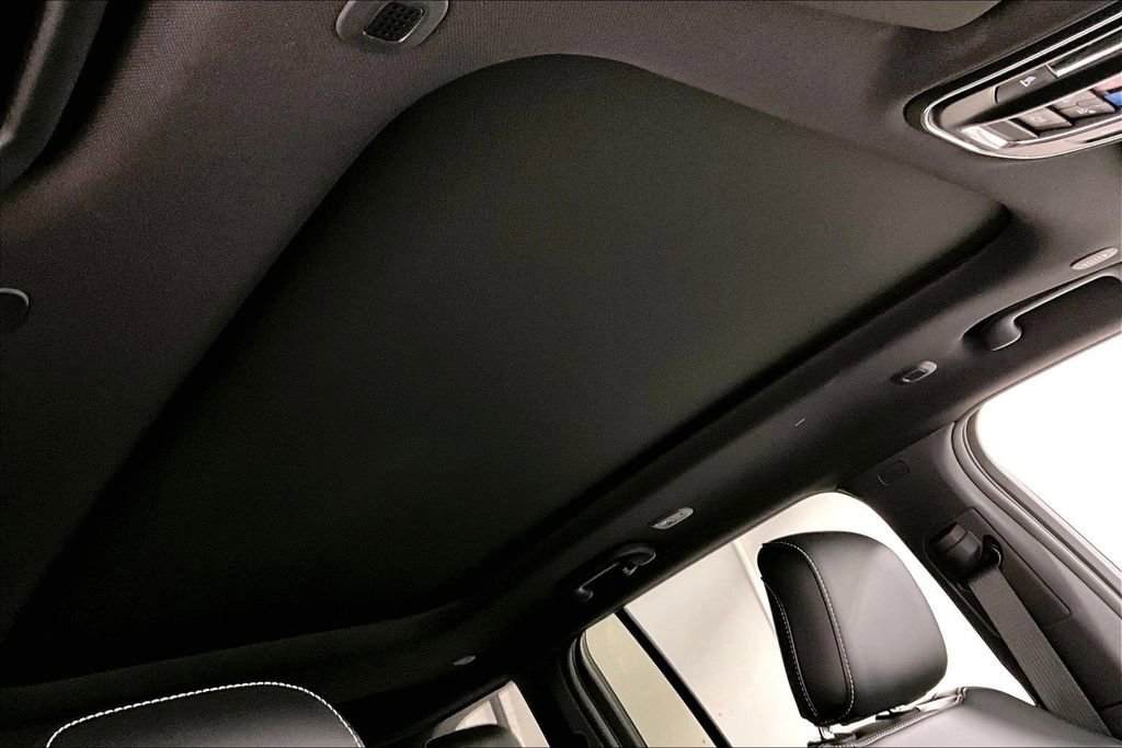 Used 2025 Jeep Grand Cherokee Limited image 20