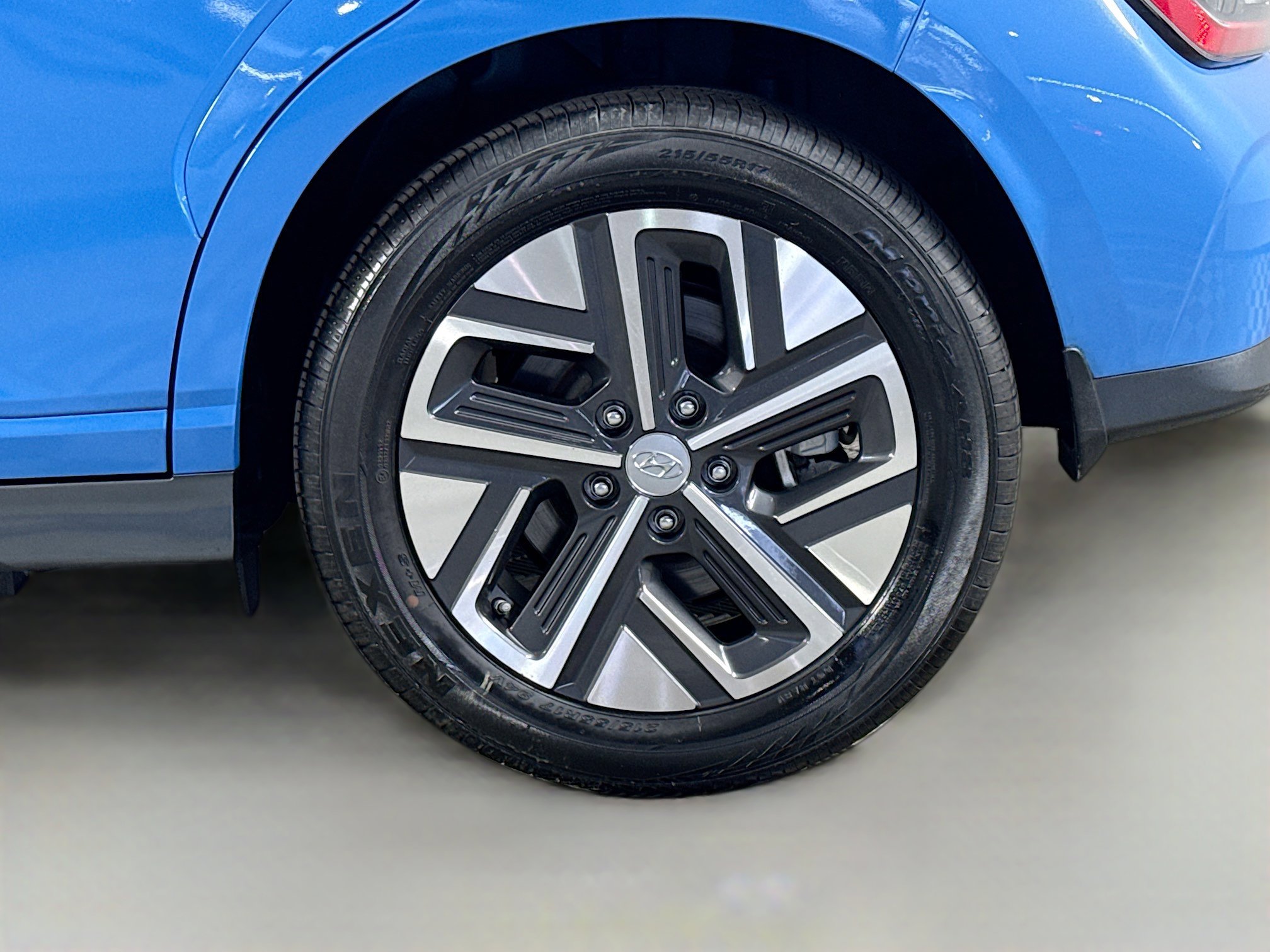 Used 2023 Hyundai Kona Limited image 37