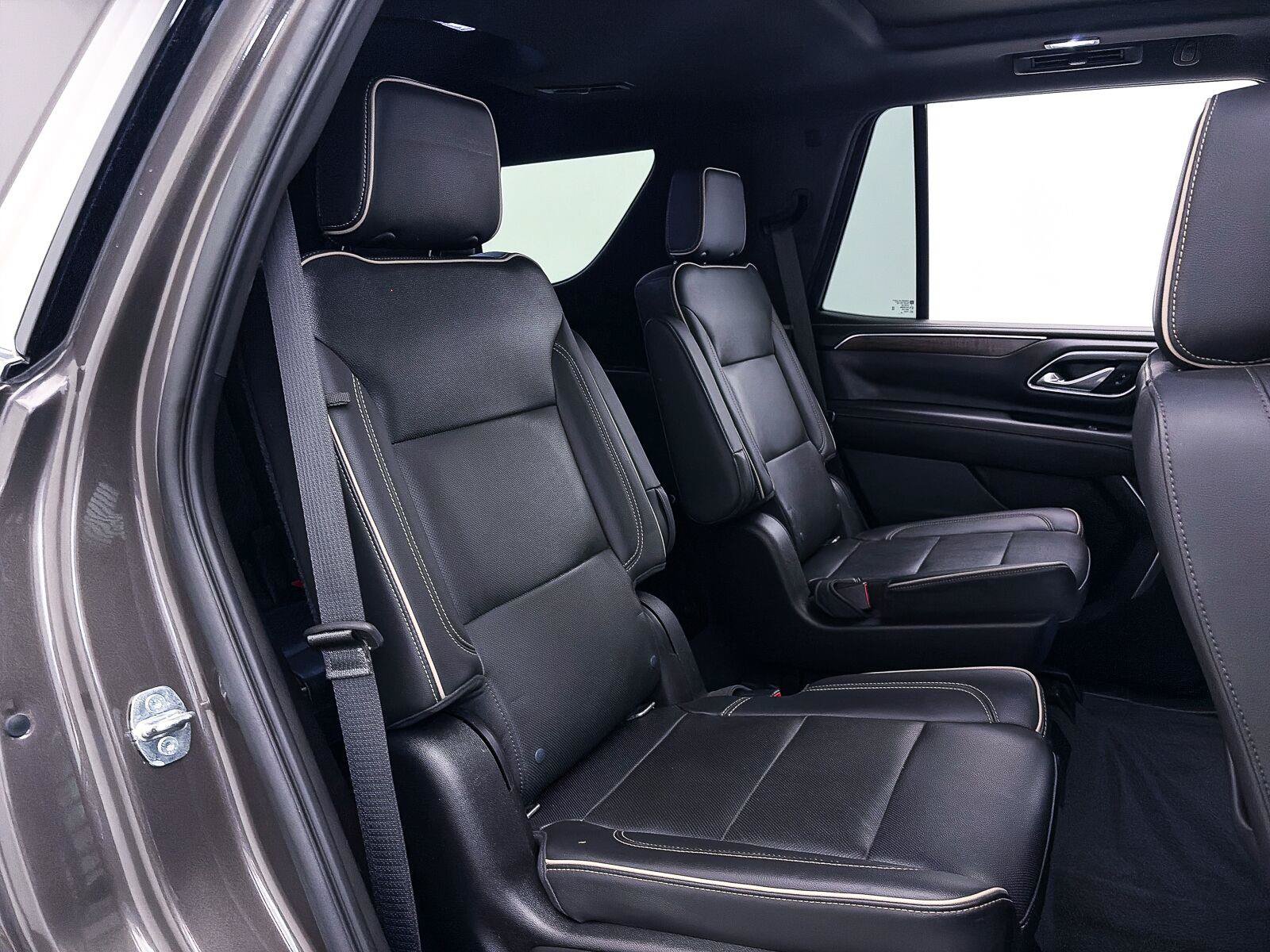 Used 2021 Chevrolet Tahoe Premier w/ Premium Package RWD image 40