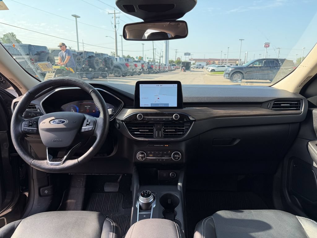 Used 2020 Ford Escape Titanium w/ Titanium Premium Package 2.0 AWD/4WD image 28