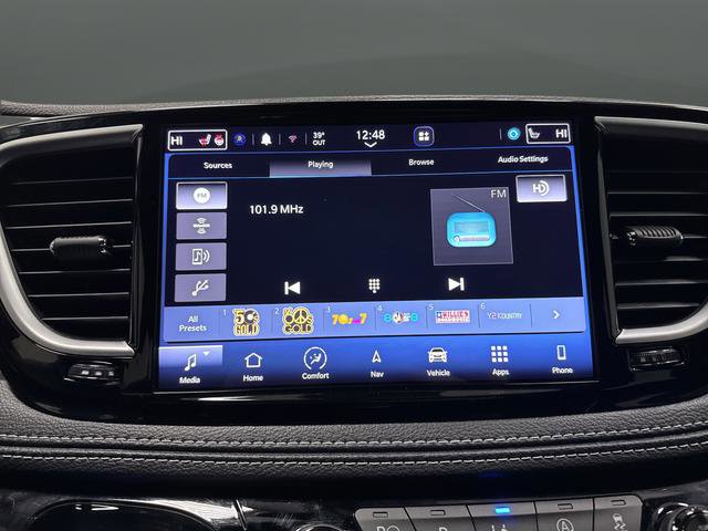 Used 2024 Chrysler Pacifica Limited w/ S Appearance Package image 18