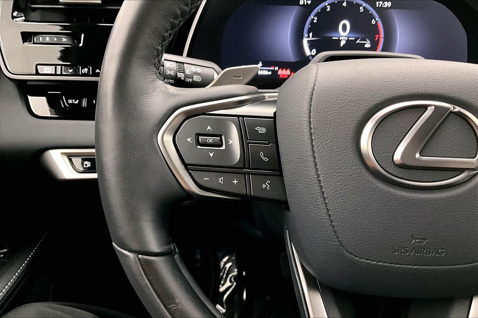 Used 2025 Lexus RX 350 Premium w/ Convenience Package FWD image 21